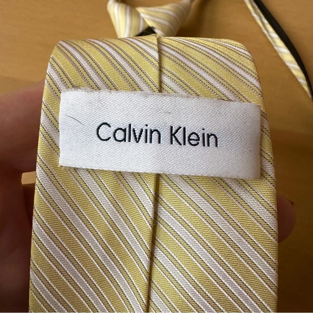 Boy’s Calvin Klein Yellow Striped Zipper 100% Silk Tie